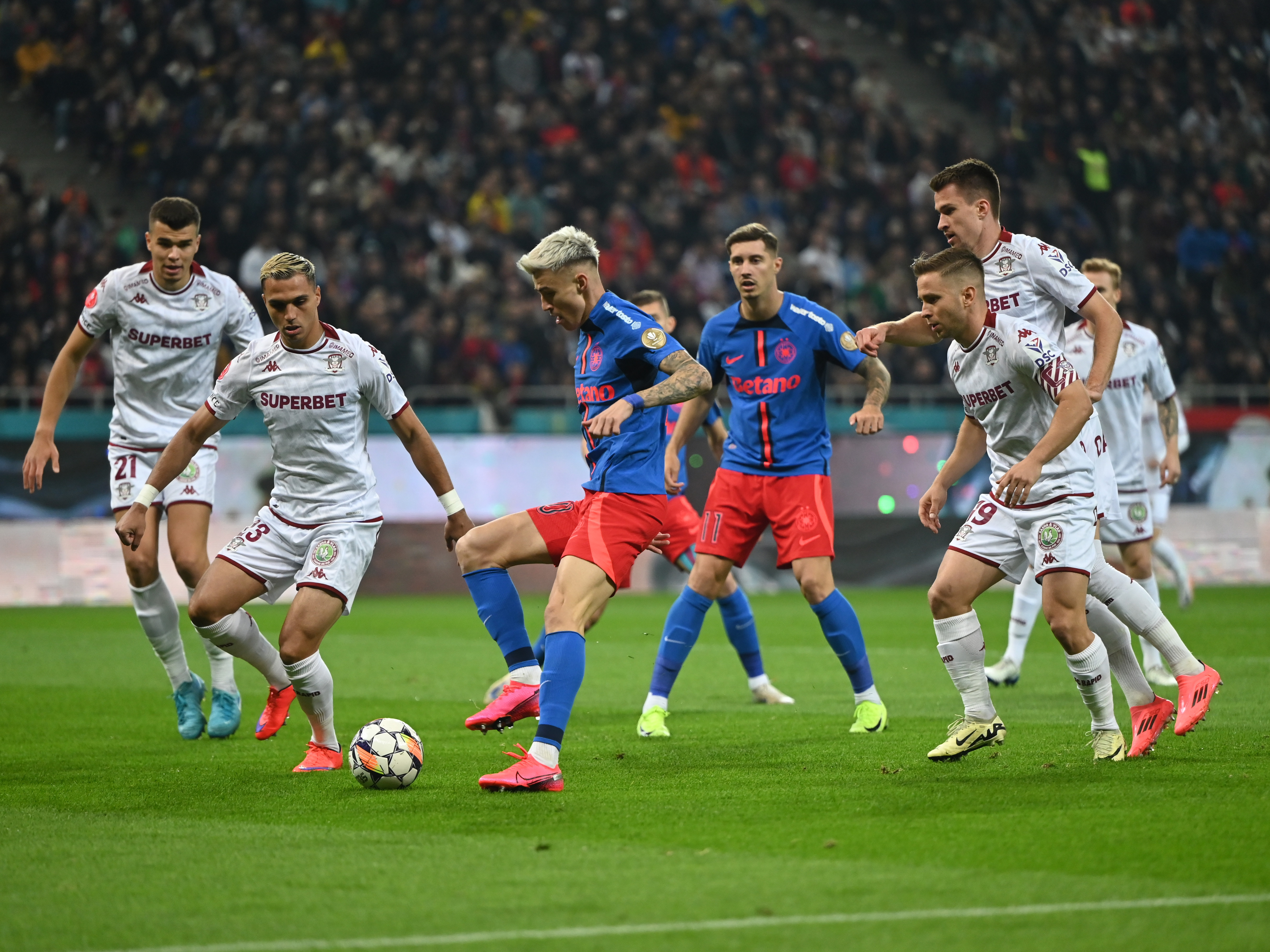 FCSB - Rapid 0-0. Derby incendiar cu multe ocazii, dar fără goluri